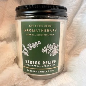 Single wick bath & body works candle